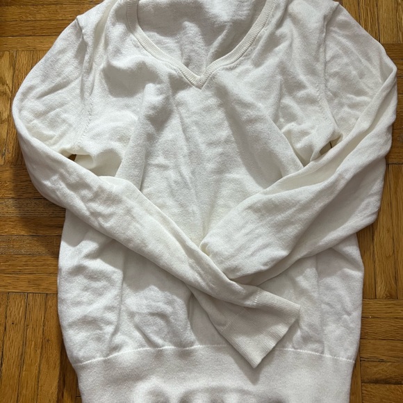 Uniqlo v neck sweaters - Picture 4 of 7